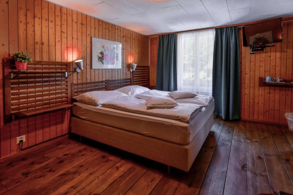 Single Room with Private Bathroom - Accommodation